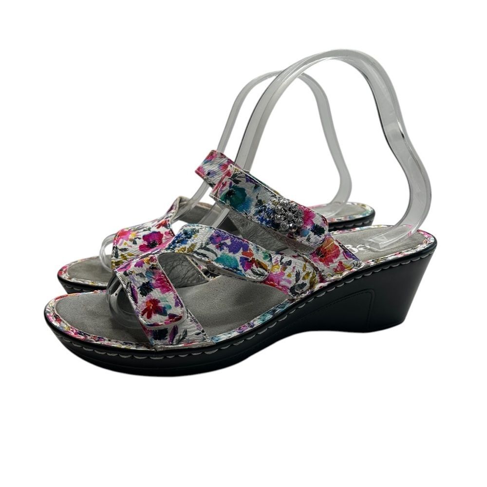 White Floral Wedge Shoes with Clear Strap